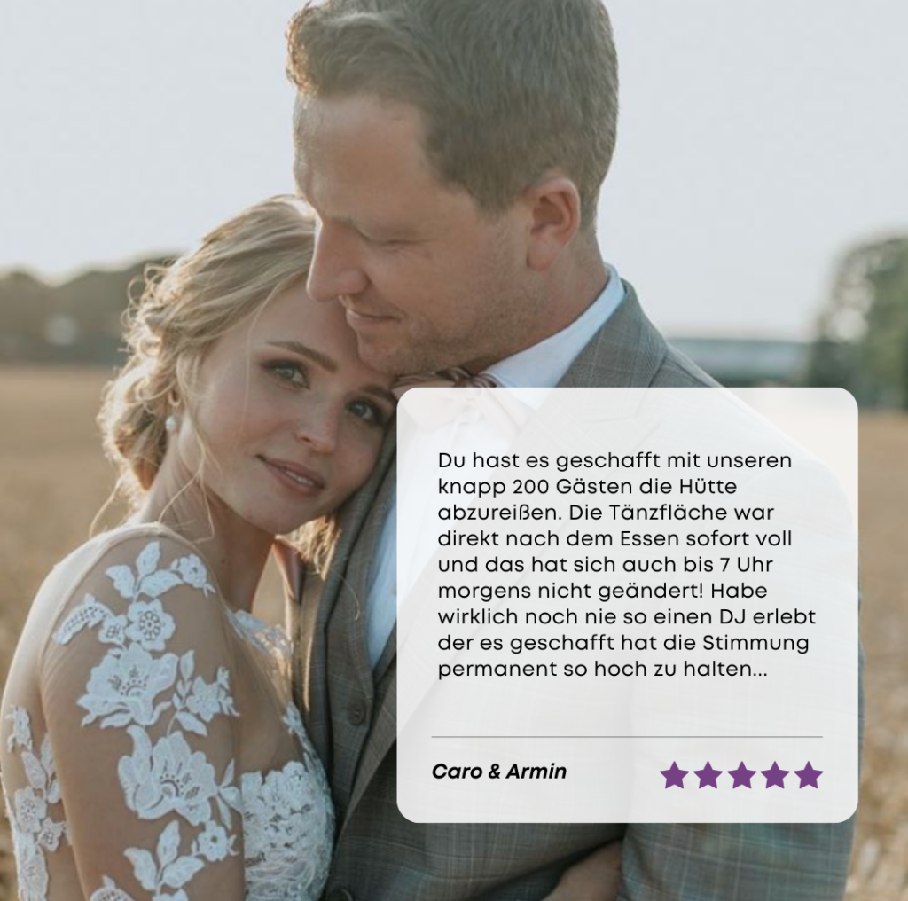 DJ Hochzeit Hochzeits-DJ Ein Paar umarmt sich im Freien, in formeller Hochzeitskleidung. Im Vordergrund erscheinen ein Empfehlungstext und eine Fünf-Sterne-Bewertung.